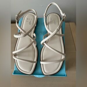 Mix No. 6 Sleek Cream Sling-Back  Sandals / Size 8.5 NWOB